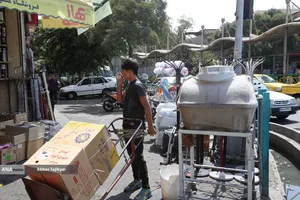 نوشیدن آب در گرمای تابستان