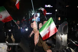 اجتماع به عشق وطن دسته پرچم داران ایران- میدان انقلاب تهران