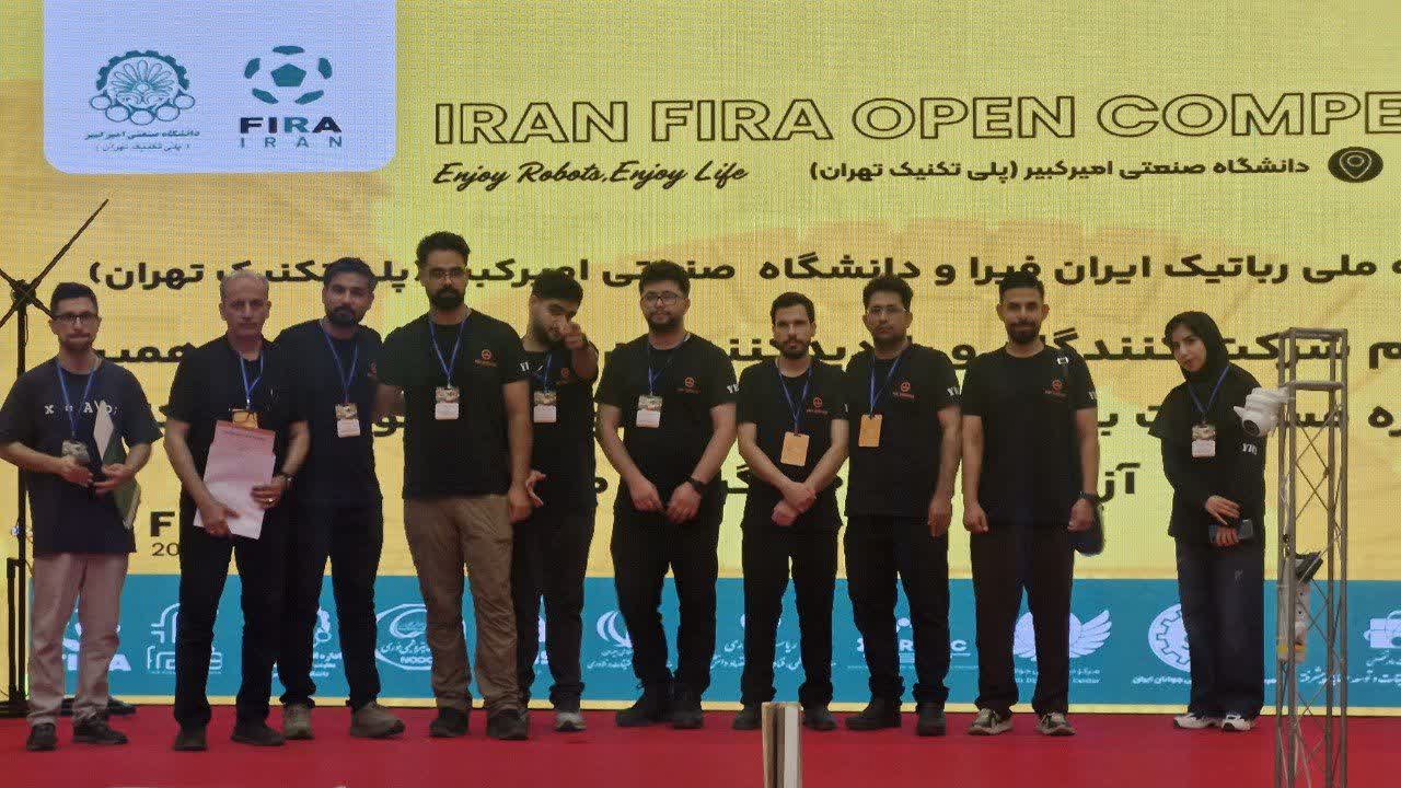 درخشش تیم رباتیک دانشگاه آزاد اسلامی یزد در سیزدهمین دوره مسابقات فیراکاپ آزاد ایران درخشش تیم رباتیک دانشگاه آزاد اسلامی یزد در سیزدهمین دوره مسابقات فیراکاپ آزاد ایران