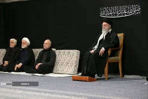 مراسم عزادارای شب عاشورای حسینی(ع) در حسینیه امام خمینی(ره) با حضور رهبر معظم انقلاب