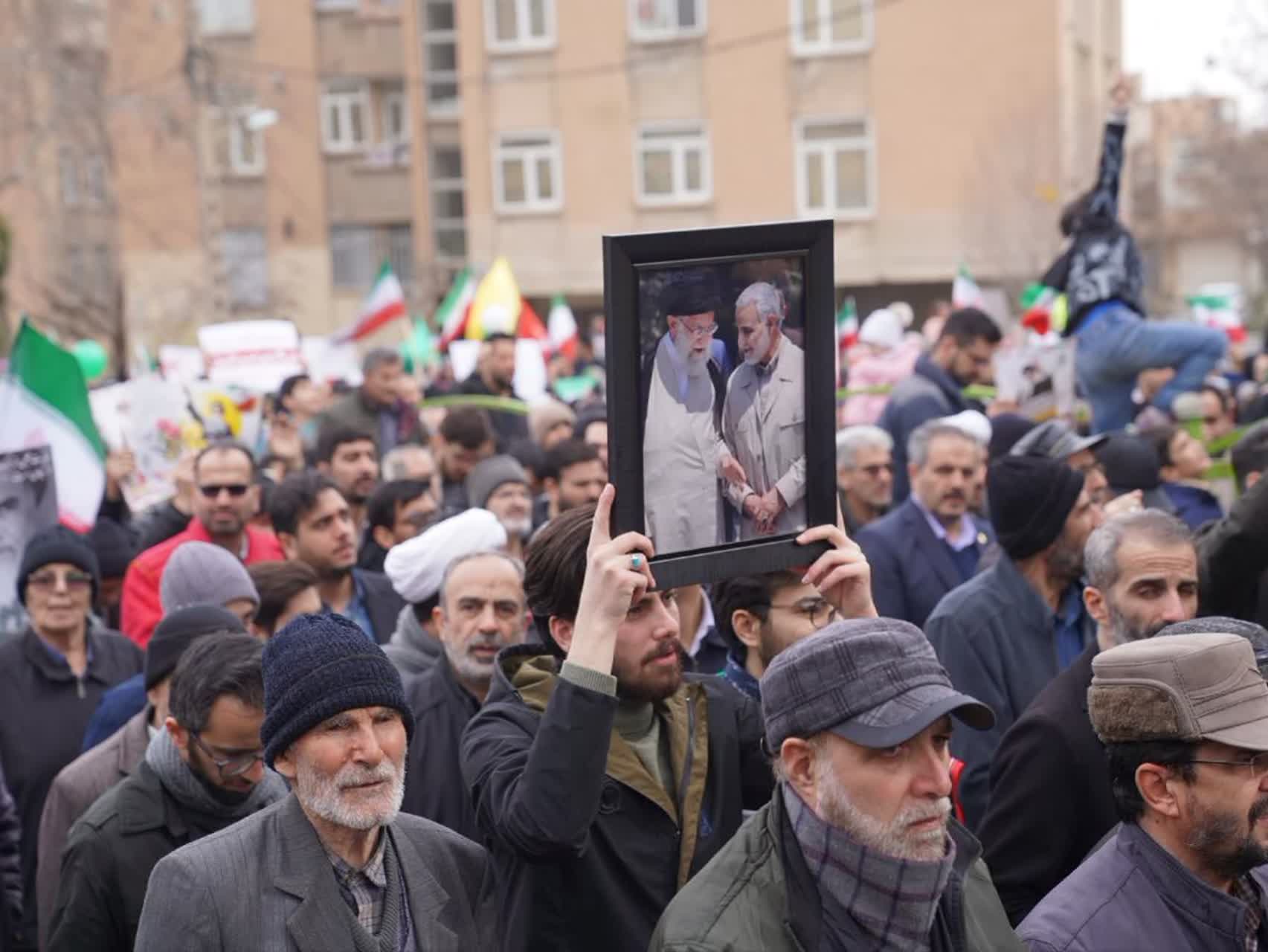 حضور پرشور دانشگاهیان آزاد اسلامی در راهپیمایی 22 بهمن؛ تجلی وفاداری به انقلاب