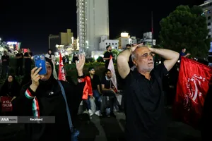 زائران حرم رضوی در انتظار وداع تاریخی با رهبر شهید امت