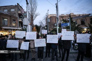 تجمع مردمی و دانشجویی مقابل سفارت انگلیس