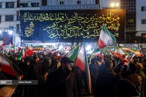 وداع با شهدای ناوشکن دنا و حمایت از نیروهای مسلح