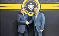 مدیرعامل کارخانه فولاد مبارکه برای اخذ مجوز حرفه‌ای سنگ تمام گذاشت/ نیکفر با قدرت مدیرعامل سپاهان می‌ماند