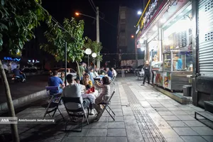 حضور مردم در رستوران ها و غذاخوری ها در شب های تهران 