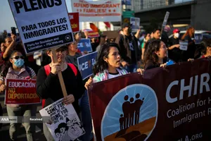 درگیری پلیس ضد شورش و معترضان در لس&zwnj;آنجلس آمریکا