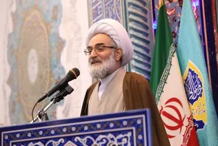 تعجب می‌کنم از برخی افراد نابخرد در داخل که هنوز می‌گویند با آمریکا بسازید!