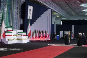 ادای احترام مقامات و مسئولان خارجی به پیکر امام شهید 