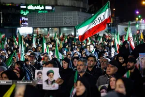 اقامه نماز استغاثه به امام زمان زمان(عج) - میدان ولیعصر (عج)
