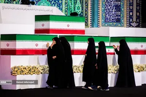 ادای احترام فرهیختگان و هیأت&zwnj;های دینی و شخصیت&zwnj;های سیاسی و فرهنگی کشورهای جهان