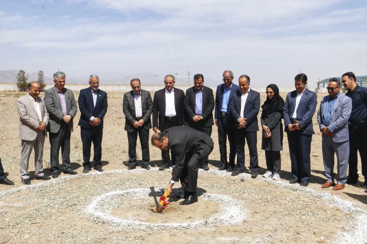 آغاز عملیات احداث نیروگاه ۱۰ مگاواتی خورشیدی دانشگاه علوم پزشکی کاشان 