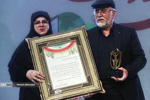 تجلیل از پدر و مادر شهید مجید تجن&zwnj;جاری نخبه علمی هوش مصنوعی که در تاریخ ۲۳ خرداد ۱۴۰۴ در پی حمله تروریستی رژیم صهیونیستی به مناطق مسکونی تهران به شهادت رسید. 