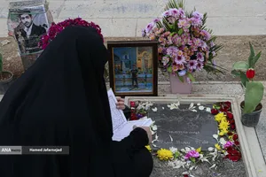 اولین جمعه سال جدید گلزار شهدای حملات تروریستی آمریکایی - صهیونی در جنگ رمضان - قطعه 42 بهشت زهرا(س)