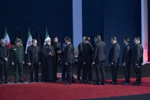 ادای احترام مقامات و مسئولان خارجی به پیکر امام شهید 