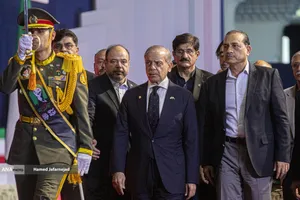 ادای احترام مقامات و مسئولان خارجی به پیکر امام شهید 