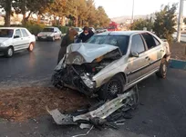 برخورد شدید پژو پارس با گاردریل در بزرگراه همت یک کشته برجای گذاشت