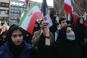 بیعت مردم با آیت&zwnj;الله سید مجتبی خامنه&zwnj;ای سومین رهبر جمهوری اسلامی ایران