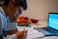معلمانی که از هوش مصنوعی و تولید محتوا عاجزند، «بازمانده از تحصیل» خوانده می‌شوند