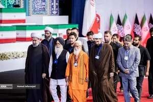ادای احترام فرهیختگان و هیأت&zwnj;های دینی و شخصیت&zwnj;های سیاسی و فرهنگی کشورهای جهان