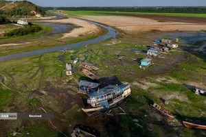 غیر قابل استفاده شدن قایق&zwnj;ها و خانه&zwnj;ها به دلیل خشکسالی شدید در ایالت آمازوناس، برزیل