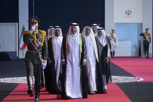 ادای احترام مقامات و مسئولان خارجی قطر به پیکر امام شهید 
