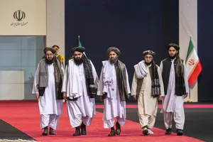 ادای احترام مقامات و مسئولان خارجی دولت افغانستان به پیکر امام شهید 