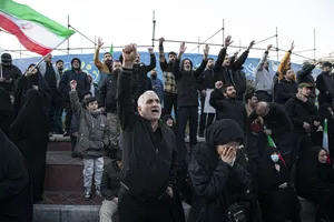  اجتماع مردم تهران در پی خبر شهادت حضرت آیت الله العظمی امام خامنه ای رحمته الله علیه رهبر عظیم الشان انقلاب اسلامی ایران