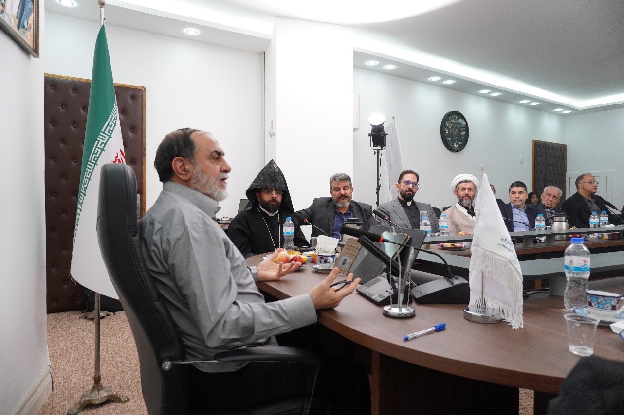 رحیم‌پور ازغدی: همگرایی ادیان در ایستادگی کنار مظلوم معنا پیدا می‌کند / رهبر شهید پرچم‌دار مبارزه با ظلم در امتداد راه پیامبران بود