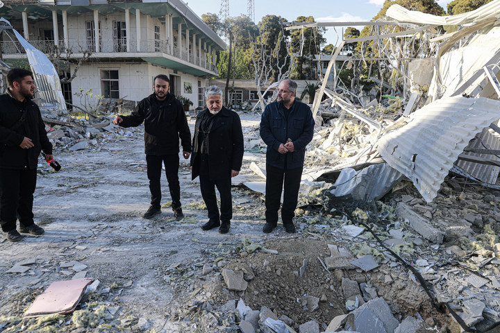 بازدید رئیس دانشگاه آزاد اسلامی از لانه جاسوسی در پی حمله آمریکایی - صهیونی