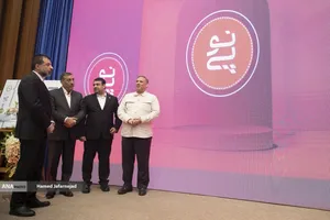 آیین رونمایی از خدمات و محصولات دیجیتال بانک ملی با حضور ابوالفضل نجارزاده مدیرعامل بانک ملی ایران ، محمدجعفر قائم پناه معاون امور اجرایی رئیس جمهور و سید شمس الدین حسینی رییس کمیسیون اقتصادی مجلس شورای اسلامی 