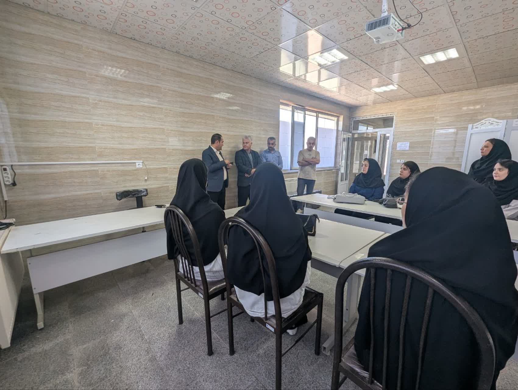 رئیس دانشگاه آزاد بوکان در جمع دانشجویان رشته پوست و مو: توسعه مهارتهای کاربردی کلید ورود به بازار کار است رئیس دانشگاه آزاد بوکان در جمع دانشجویان رشته پوست و مو: توسعه مهارتهای کاربردی کلید ورود به بازار کار است