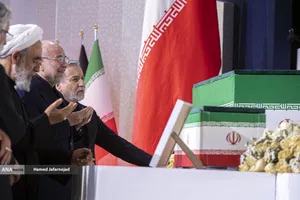 ادای احترام مقامات و مسئولان خارجی به پیکر امام شهید 