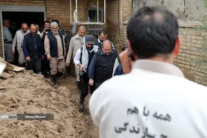 کمک رسانی شهید محمدمهدی طهرانچی دانشمند هسته ای در مناطق سیل زده لرستان پلدختر در سال 1398 همراه گروه های جهادی