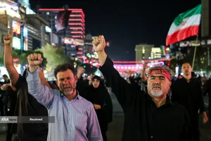 زائران حرم رضوی در انتظار وداع تاریخی با رهبر شهید امت