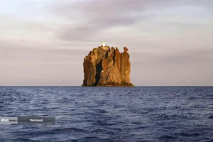 نمایی از جزیره آتشفشانی Stromboli در ایتالیا