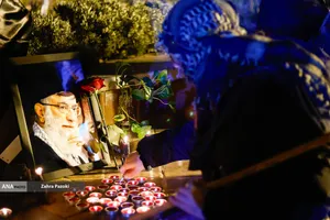 مراسم عزاداری در سوگ رهبر شهید انقلاب - میدان انقلاب تهران
