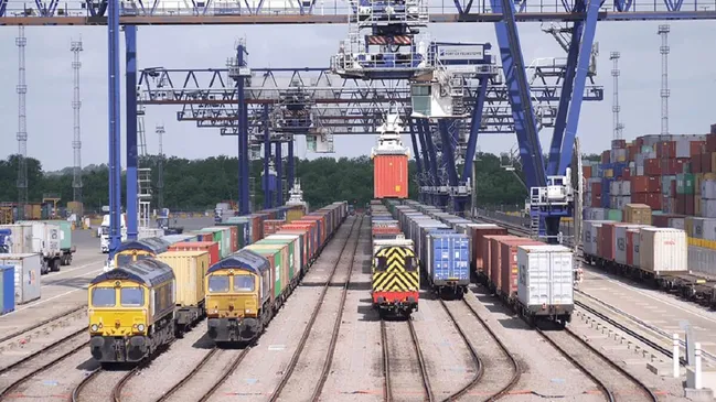 شرکت «ساخت» و وداع با تخصص؛ آیا تضعیف راه‌آهن و بنادر، پاسخ به یک بحران راهبردی است؟