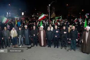 مراسم وداع با شهدای ناوشکن دنا و حمایت از نیروهای مسلح با حضور دکتر بیژن رنجبر و دانشگاهیان دانشگاه آزاد اسلامی استان تهران و اقشار مختلف مردم - میدان فردوسی تهران