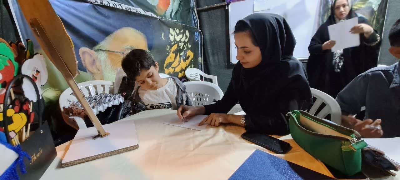 آموزش در کف میدان؛ برپایی موکب فرهنگی آموزشی شهید دکتر طهرانچی در فولادشهر