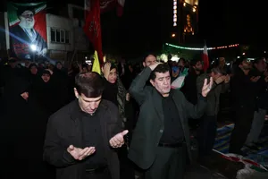 اقامه نماز استغاثه به امام زمان زمان(عج) - چهارراه نبرد خیابان پیروزی