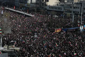 بیعت مردم با آیت&zwnj;الله سید مجتبی خامنه&zwnj;ای سومین رهبر جمهوری اسلامی ایران