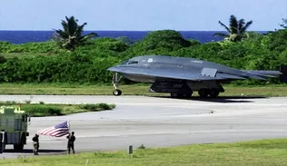 بريطانيا تمنع ترامب من استخدام قواعدها العسكرية لضرب إيران