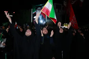 اقامه نماز استغاثه به امام زمان زمان(عج) - چهارراه نبرد خیابان پیروزی