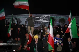 اجتماع به عشق وطن دسته پرچم داران ایران- میدان انقلاب تهران