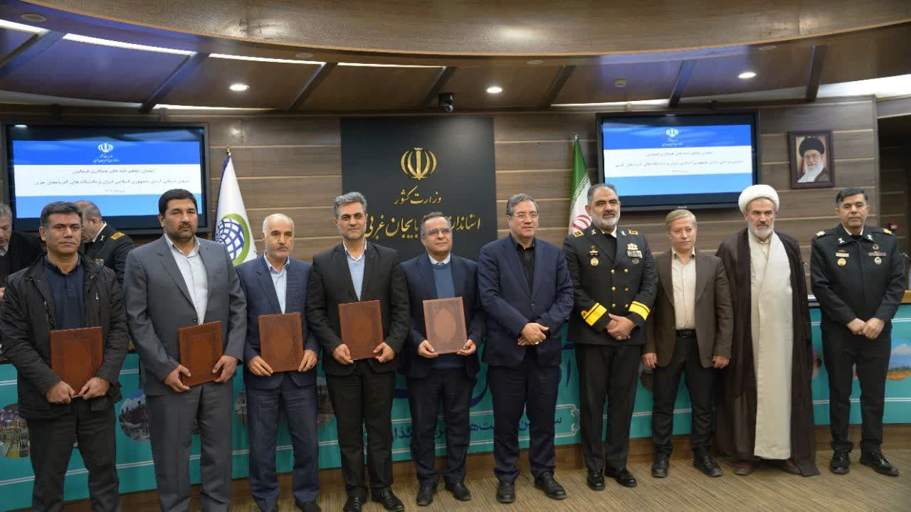 امضای تفاهمنامه همکاری نیروی دریایی ارتش، استانداری و دانشگاه آزاد آذربایجان غربی