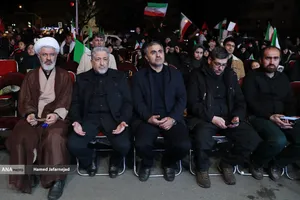 مراسم وداع با شهدای ناوشکن دنا و حمایت از نیروهای مسلح با حضور دکتر بیژن رنجبر و دانشگاهیان دانشگاه آزاد اسلامی استان تهران و اقشار مختلف مردم - میدان فردوسی تهران