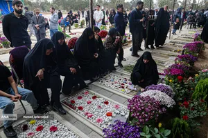 اولین جمعه سال جدید گلزار شهدای حملات تروریستی آمریکایی - صهیونی در جنگ رمضان - قطعه 42 بهشت زهرا(س)