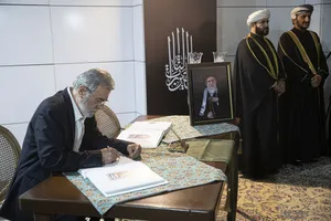 امضای دفتریادبود توسط زیاد نخاله دبیرکل جنبش جهاد اسلامی فلسطین 