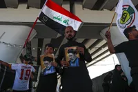 پیاده روی زائران اربعین حسینی به یاد رهبر شهید انقلاب